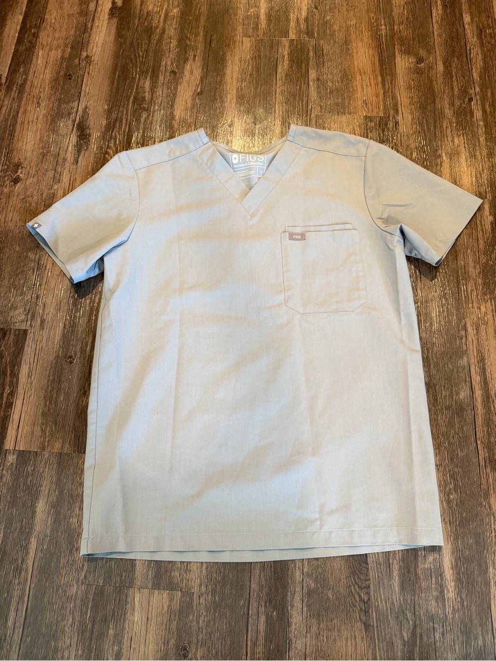 Figs Men’s Light Blue V-Neck Scrub Top with Chest Pocket